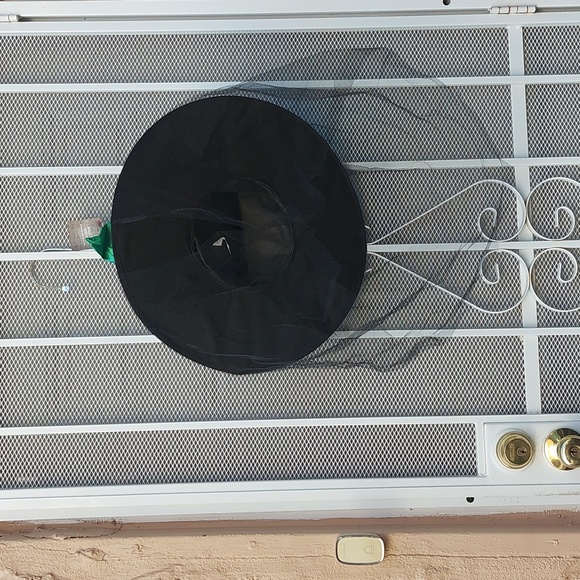 HOLLOWEEN WITCH COSTUME BLACK GOWN GREEN BLACK HAT GOWN SIZE (11 12) 2 PEICE SET - Picture 7 of 7